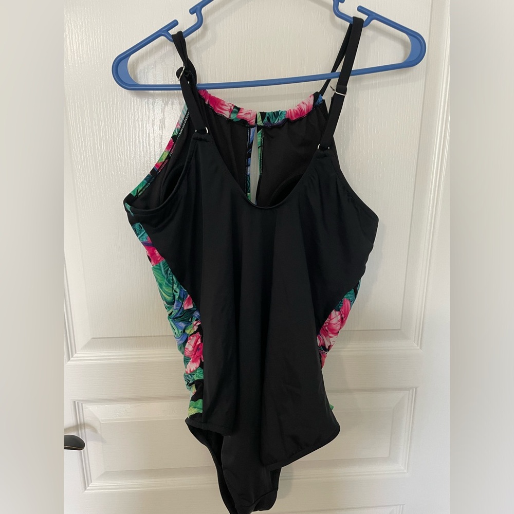 Bal Harbor Woman’s One Piece Swimsuit Size 16 - Picture 2 of 7